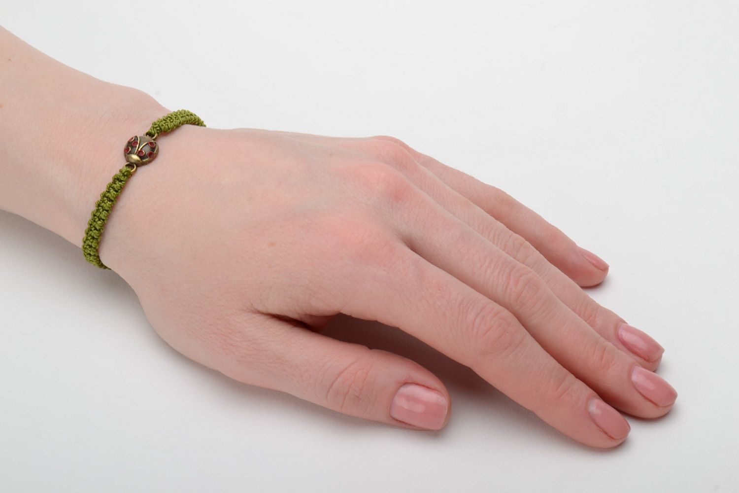 Bracelet en nylon étroit vert fait main original avec coccinelle pour femme photo 2