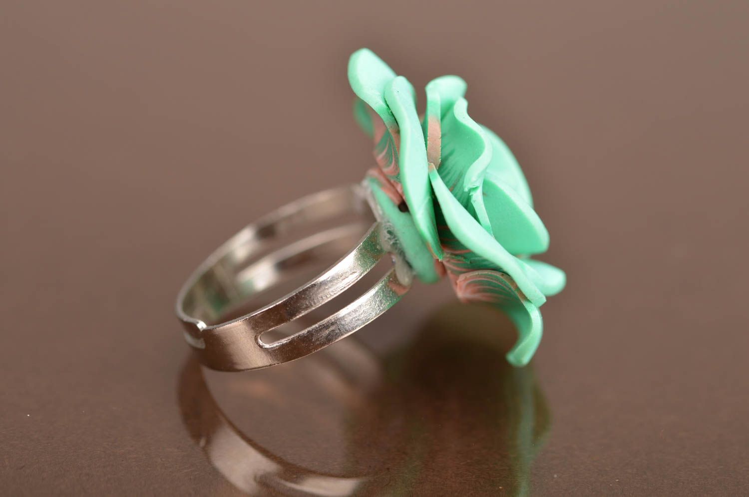 Кольцо цветок из полимерной глины зеленое в виде розы крупное ручная работа фото 3