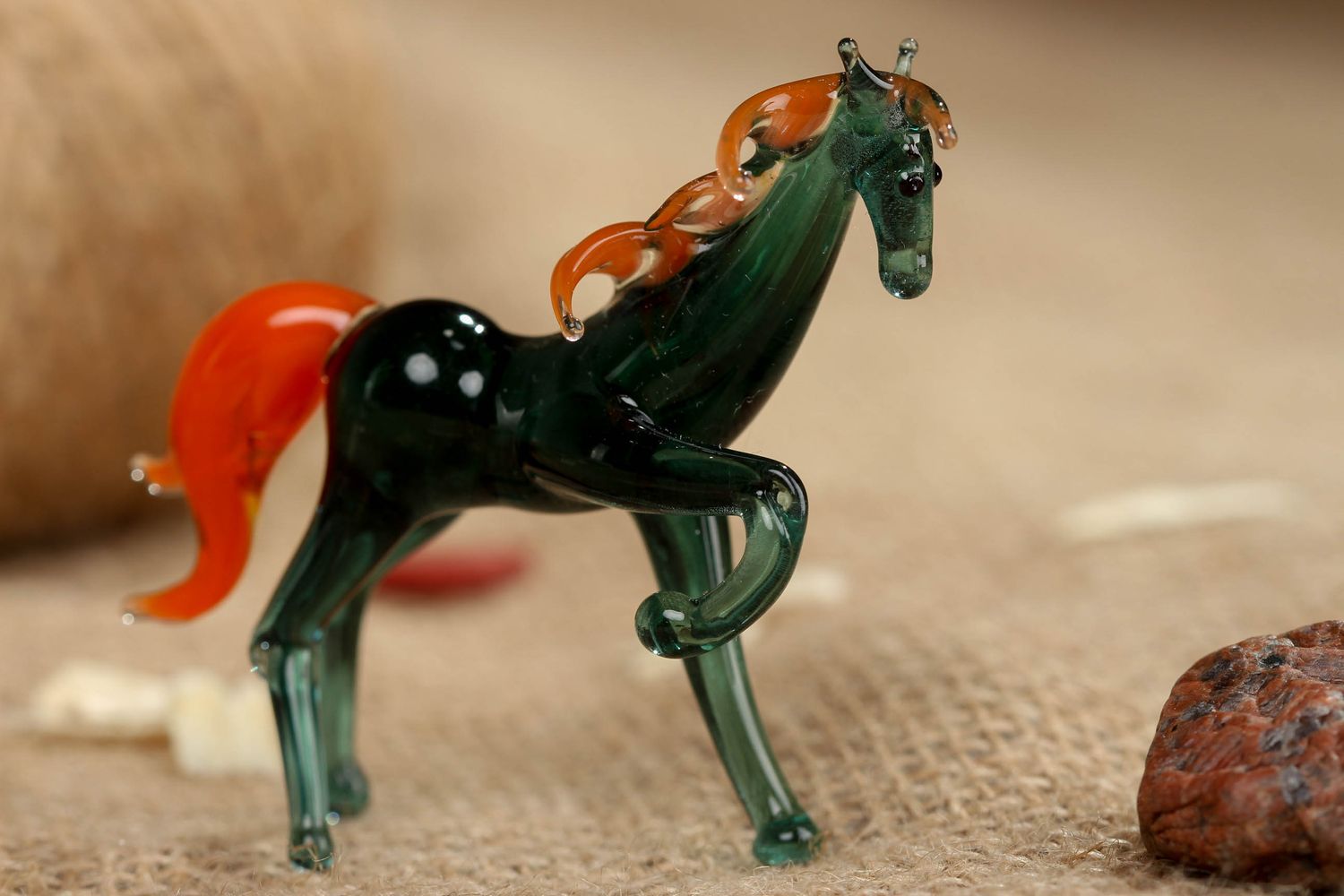 Фигурка из стекла лэмпворк Конь с огненной гривой фото 5