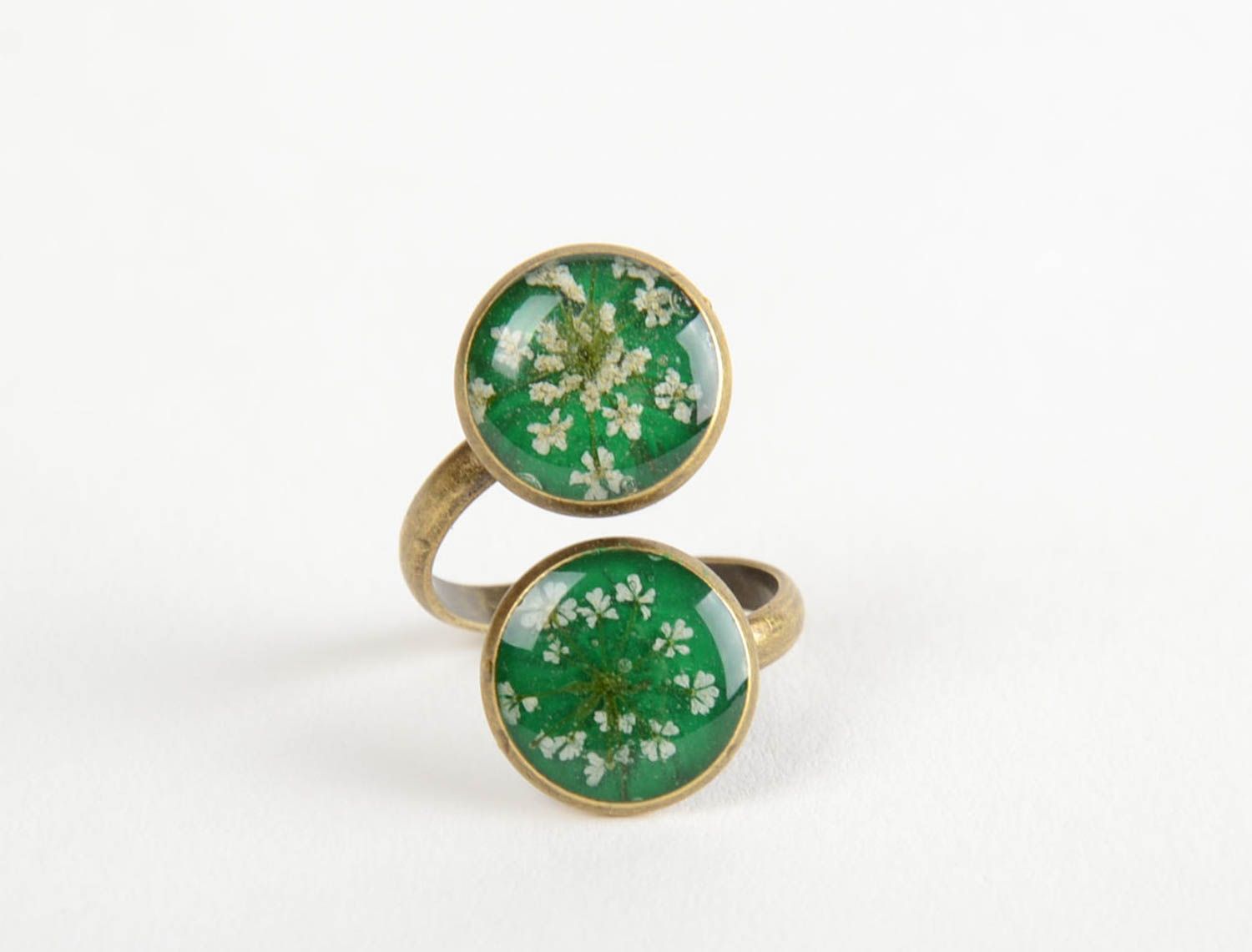 Перстень с сухоцветами в эпоксидной смоле зеленый оригинальный ручной работы фото 4