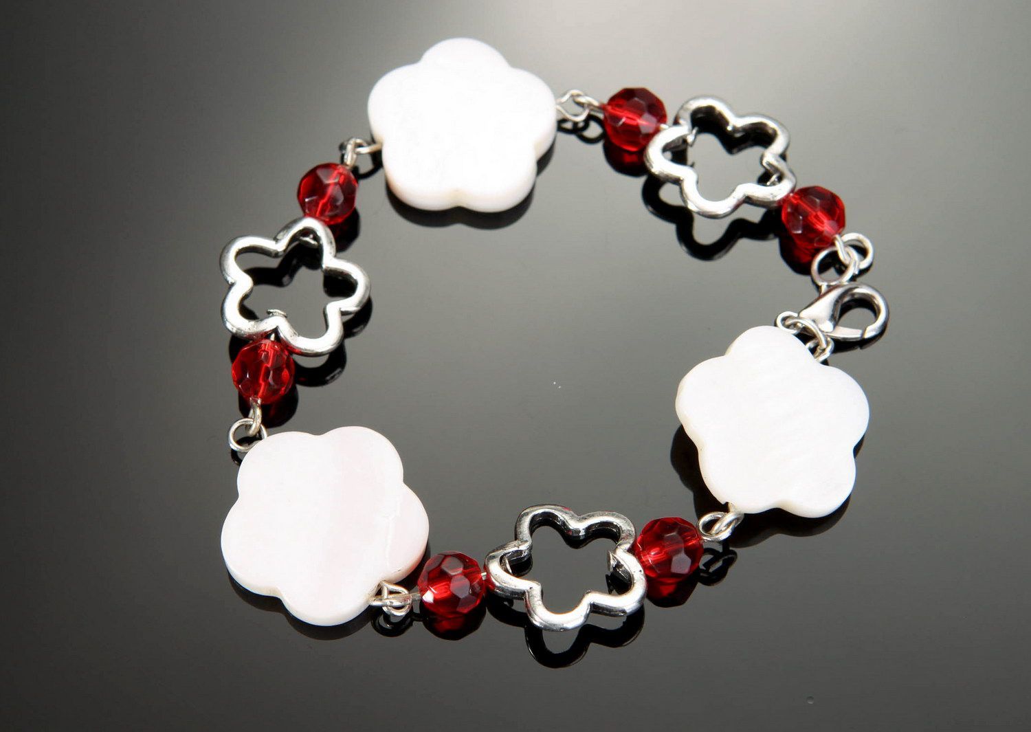 Bracelet with pearls and crystal photo 2