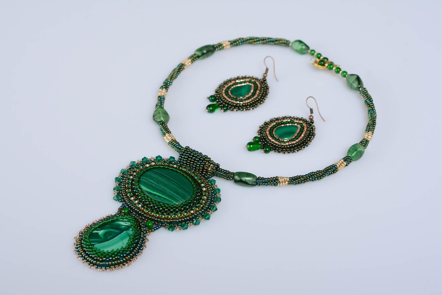 Set of handmade green bead embroidered jewelry 2 items necklace and earrings photo 1