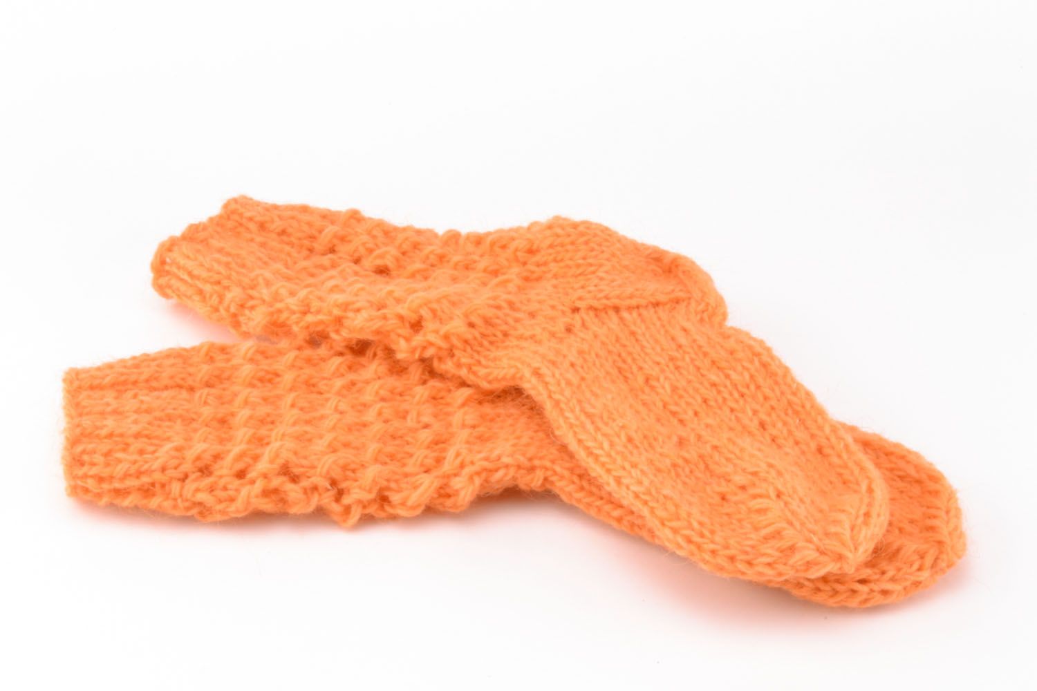Calcetines de lana tejidos a mano anaranjados	 foto 3