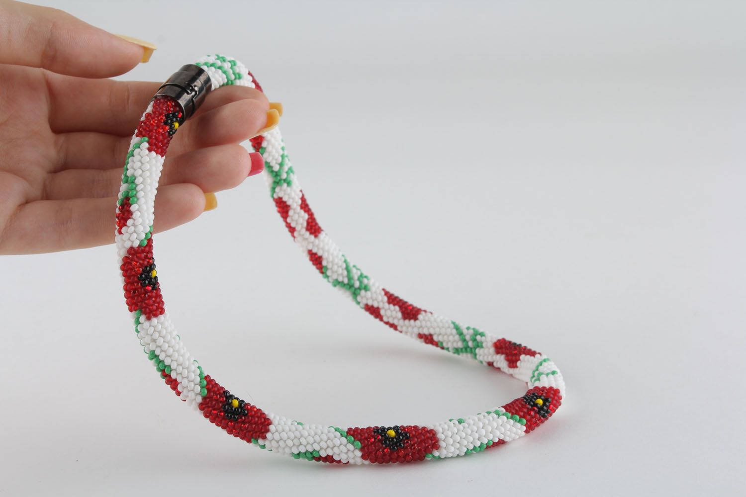 Beaded rope necklace with poppies pattern photo 4
