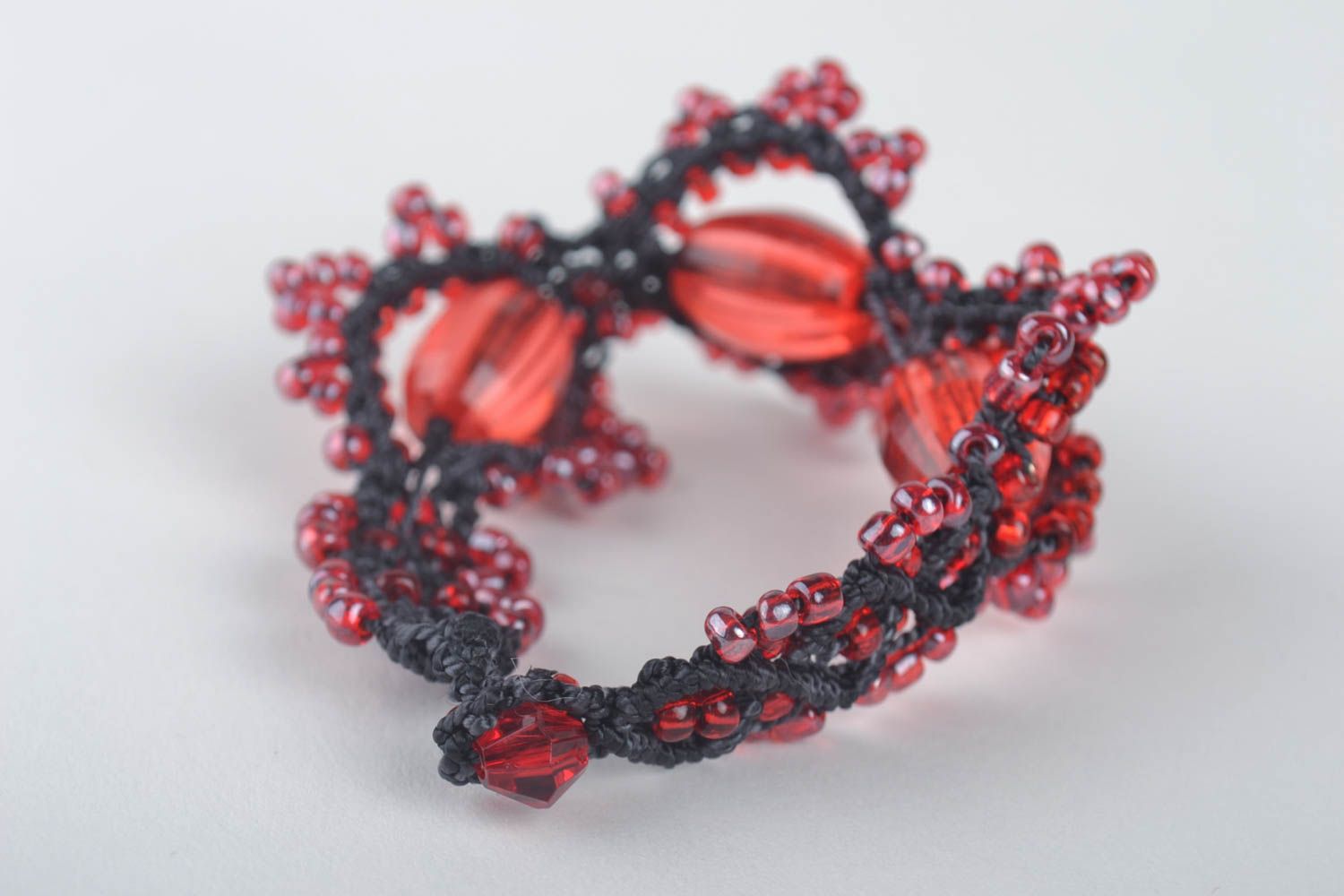 Bracelet perles fantaisie Bijou fait main macramé rouge-noir Cadeau femme photo 3