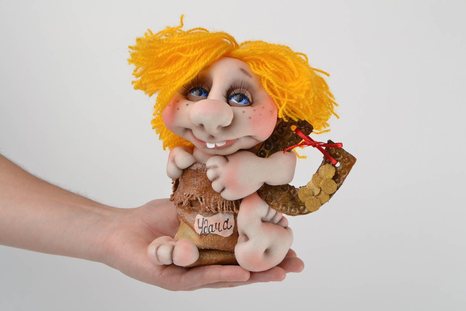 Игрушка кукла из капрона домовой в мешке с подковой небольшая ручная работа фото 2