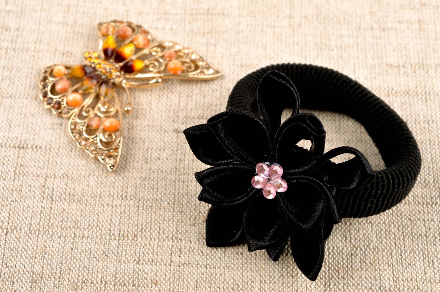 Élastique à cheveux fait main Accessoire coiffure fleur noire Cadeau pour femme photo 1