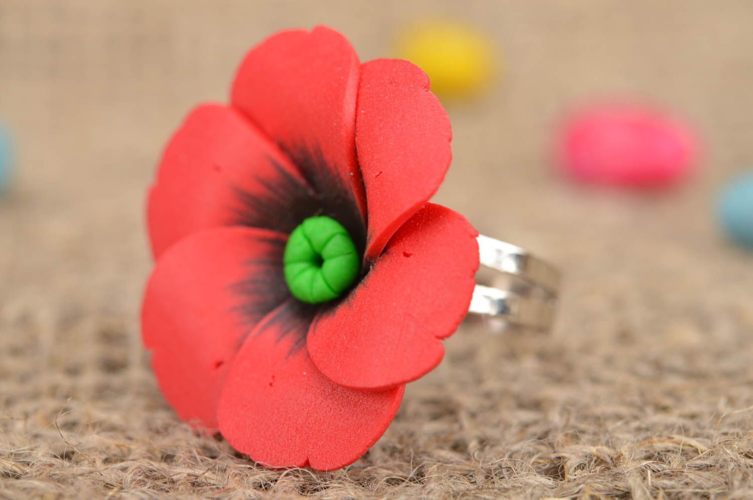 Damen Ring mit Blume aus Polymerton regulierbare Fourniture in Rot handgemacht  foto 1