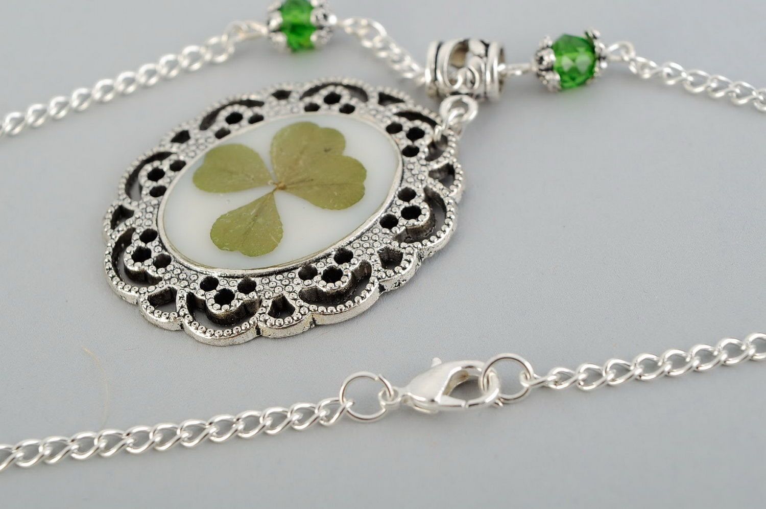 Pendant with a natural four-leaf clover photo 1
