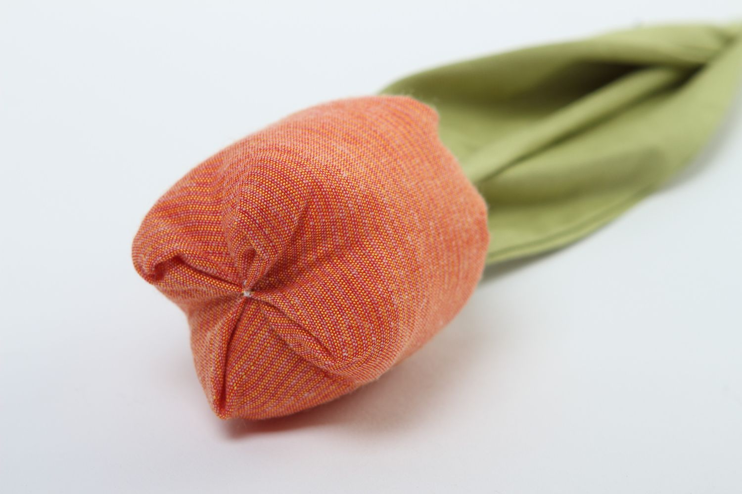 Flor de tela roja bonita hecha a mano tulipán artificial elemento decorativo foto 4