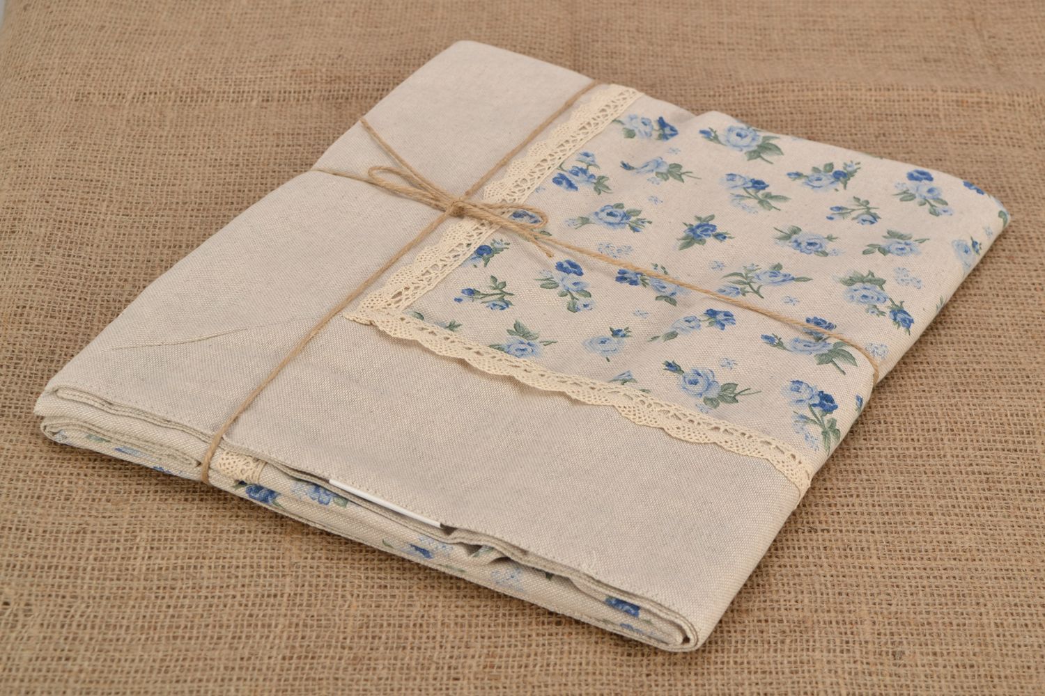 Mantel de mesa rectangular de algodón y poliamida con encaje y estampado floral foto 3