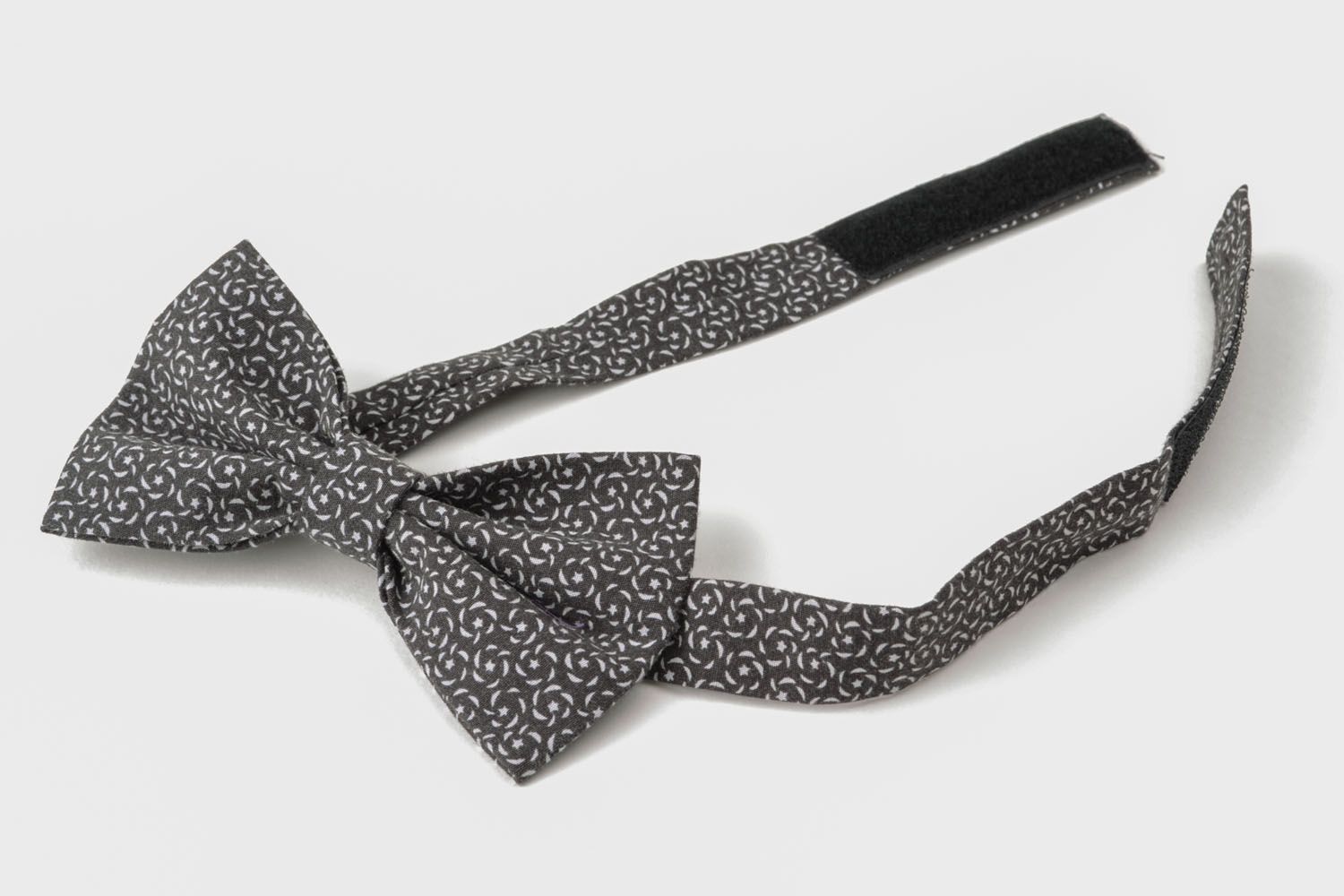 Черный галстук-бабочка с принтом  фото 3