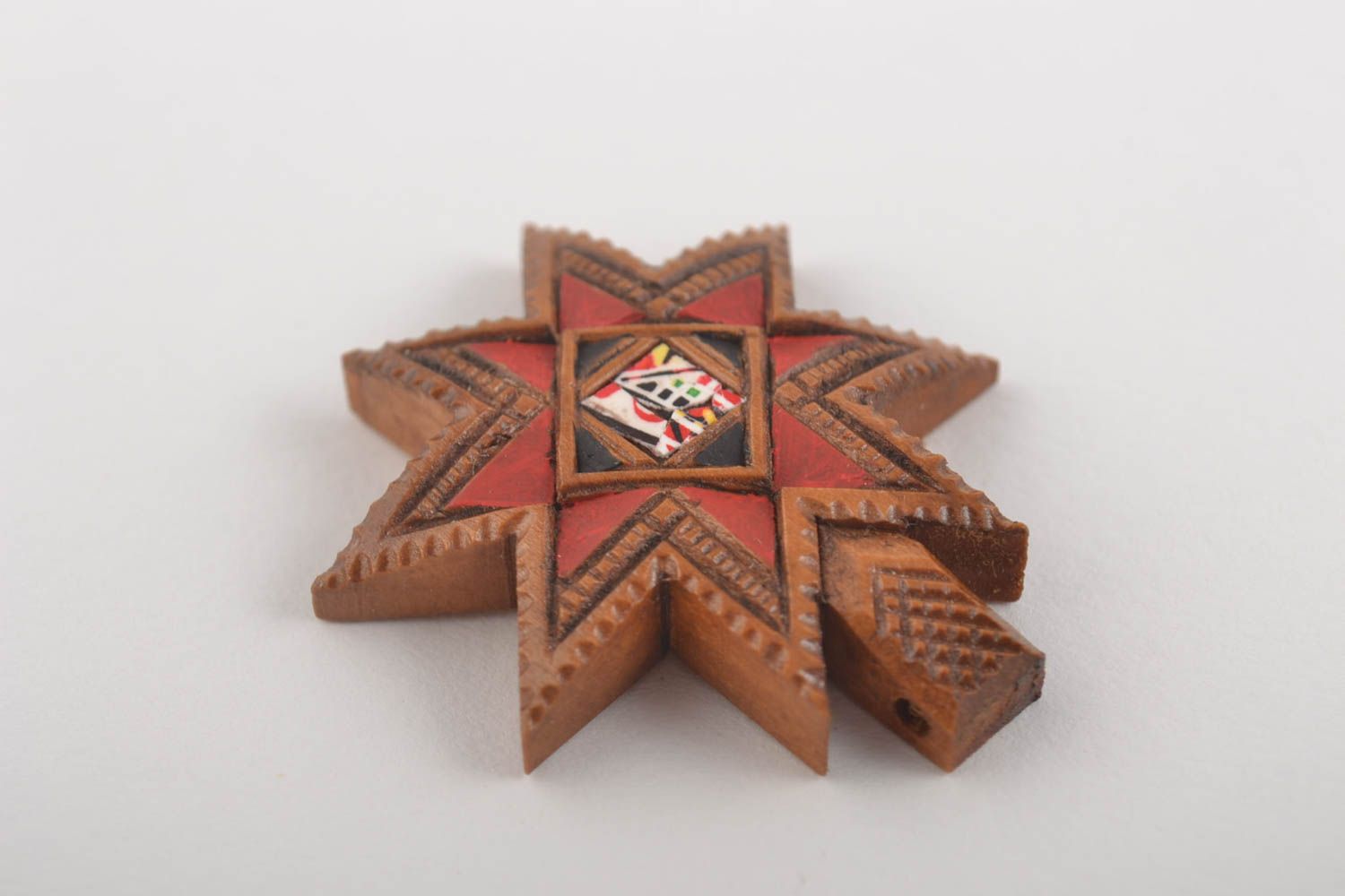 Pendentif étoile Bijou fait main en bois de poirier décoré Cadeau original photo 5