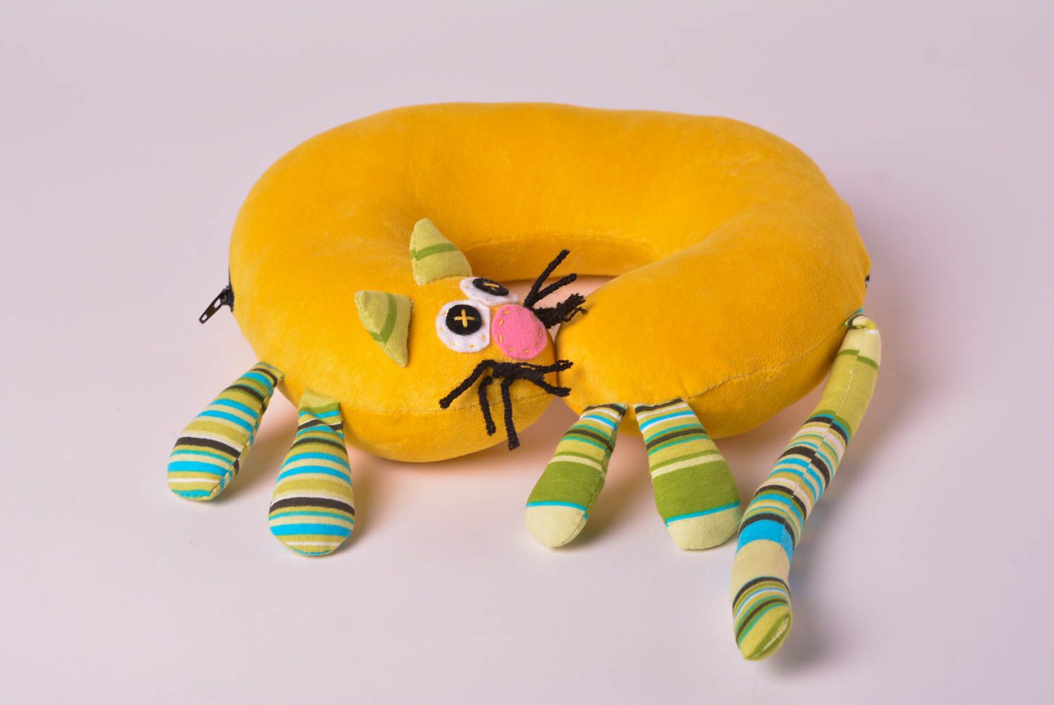 Игрушка-подушка ручной работы детская игрушка кот диванная подушка желтая фото 1
