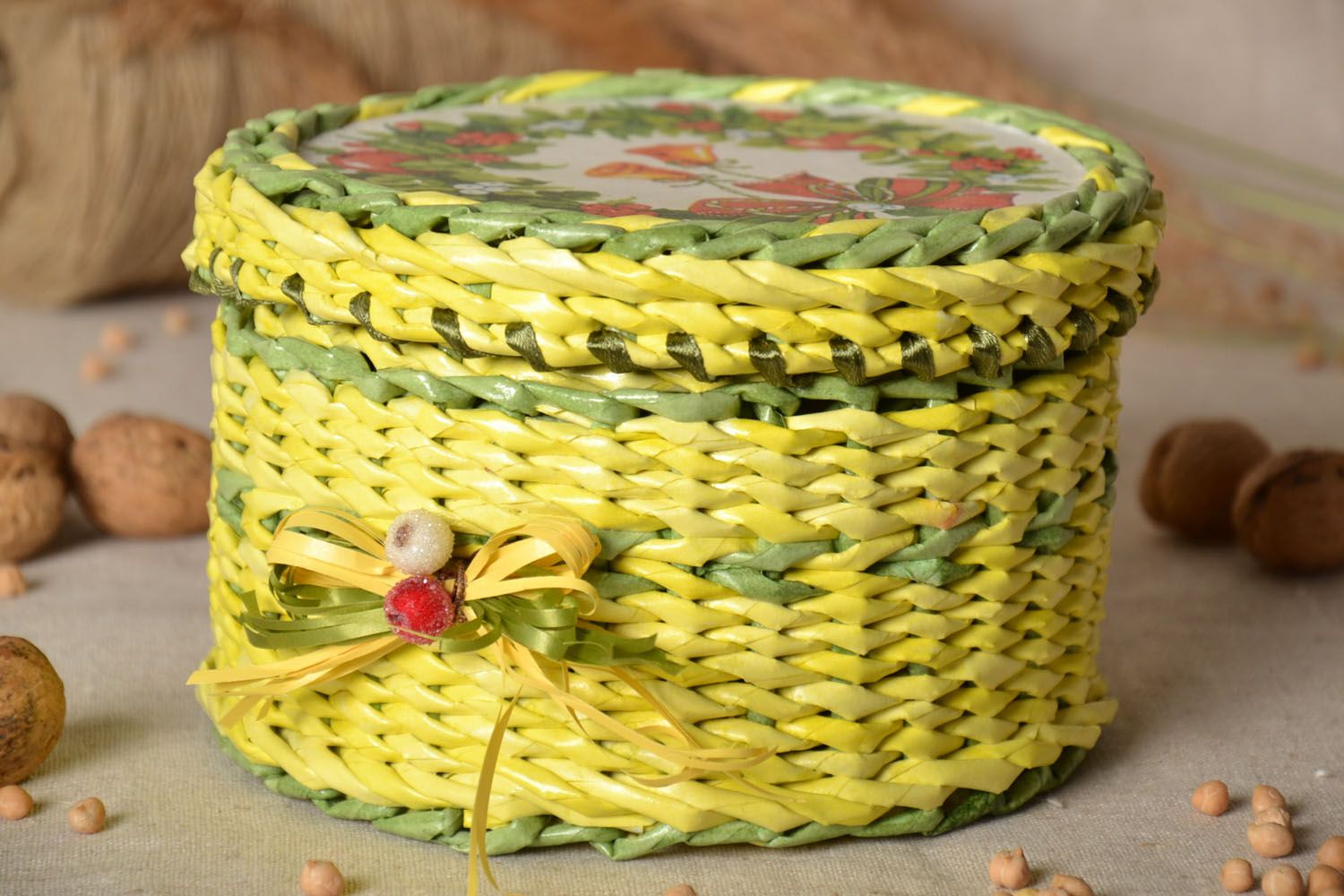 Homamde basket with lid photo 1