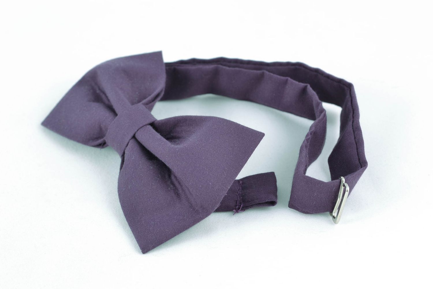 Pajarita de tela hecha a mano para traje violeta foto 5