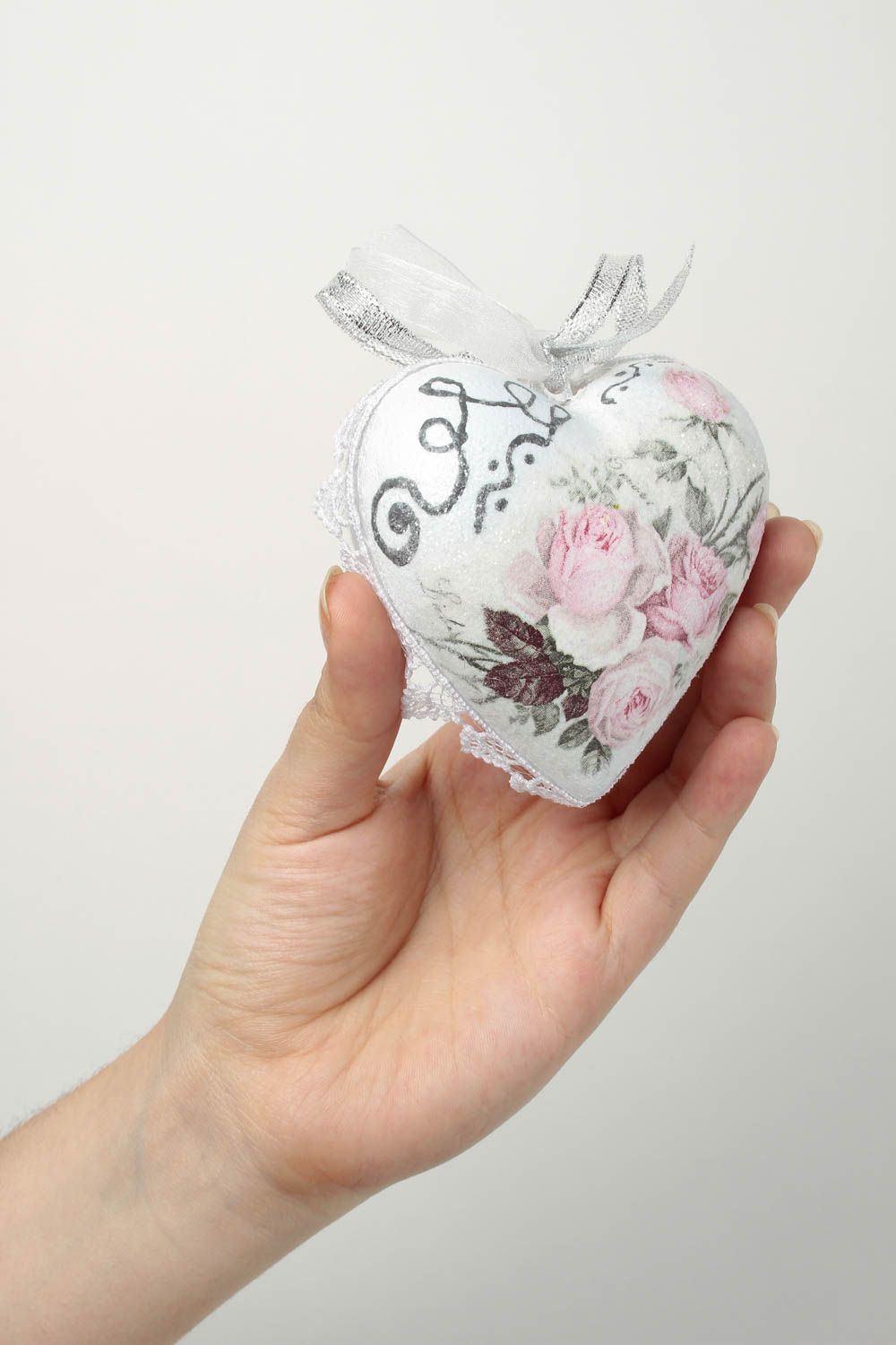 Jouet Noël fait main Coeur à suspendre blanc en plastique Déco maison romantique photo 2