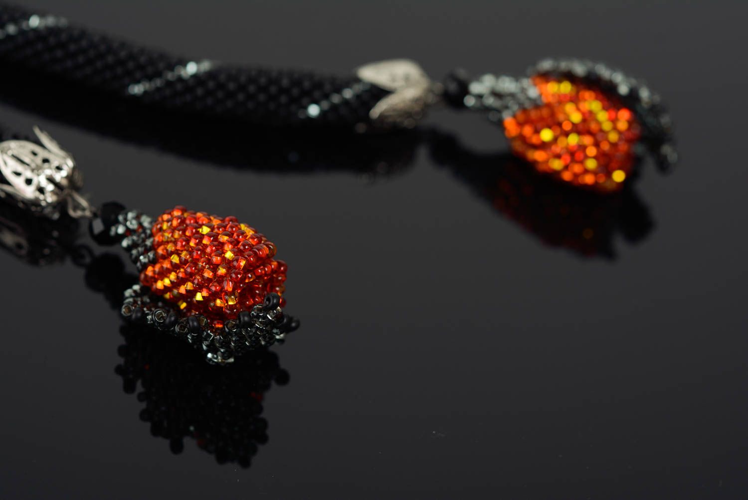 Collier Litze aus Glasperlen handgemacht in Form von Mohnblume schöne Halskette  foto 5