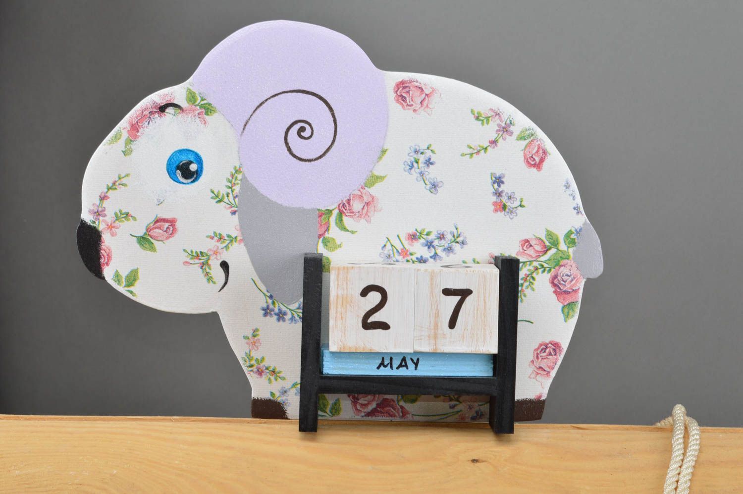 Calendario de mesa hecho a mano decoración de interior regalo para niño cordero foto 2