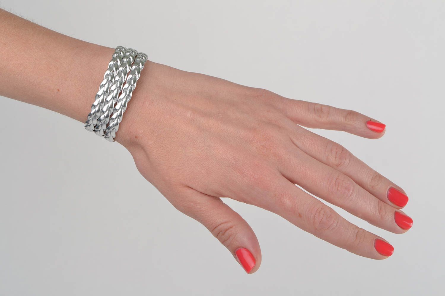 Stilvolles breites Armband aus Kunstleder handmade Schmuck für Frauen originell foto 2