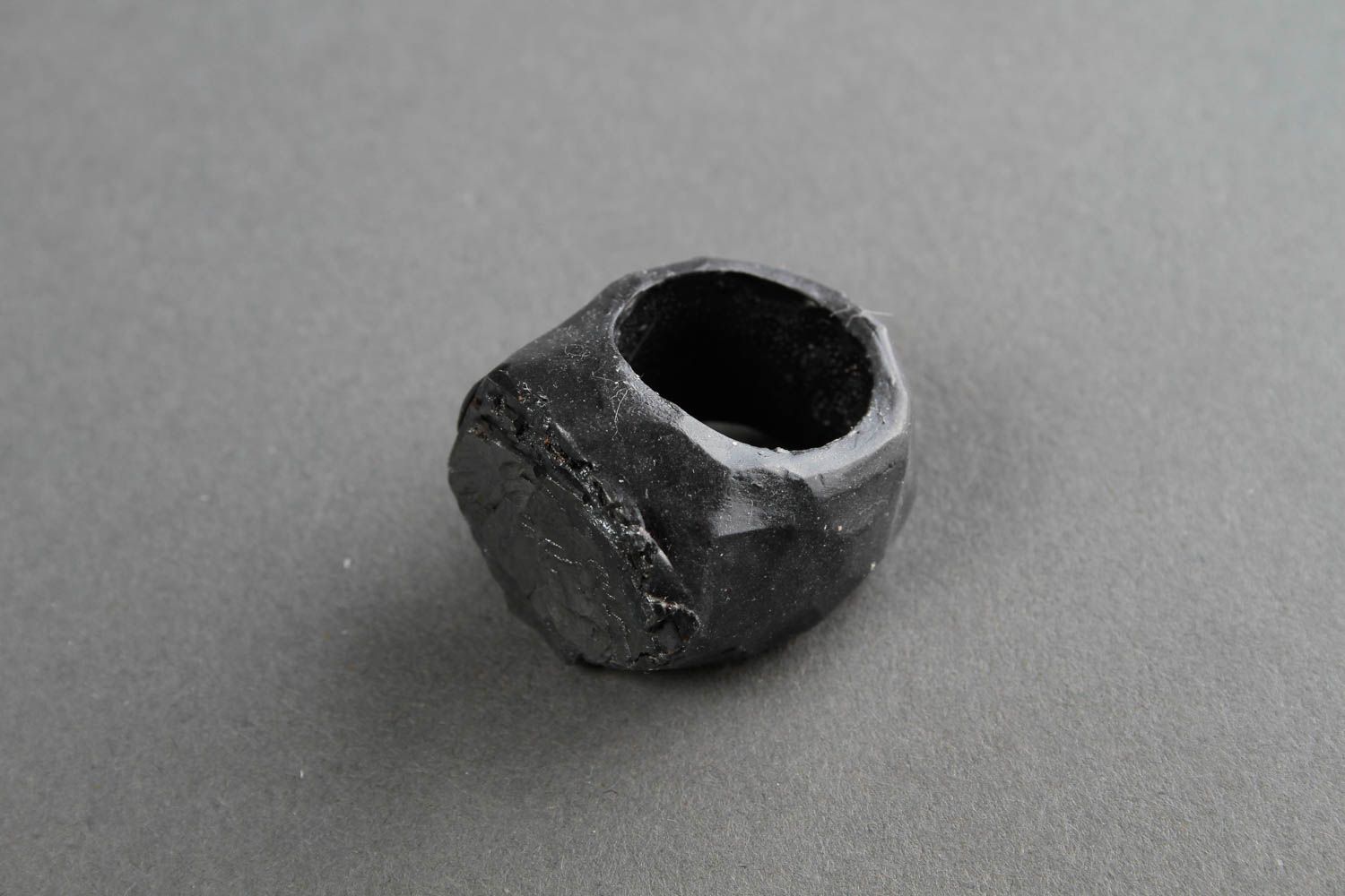 Кольцо ручной работы украшение из полимерной глины украшение кольцо черное фото 3