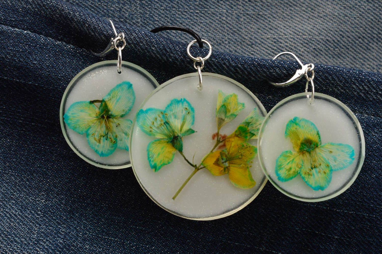 Stylish handmade botanical jewelry epoxy pendant epoxy earrings artisan jewelry photo 1