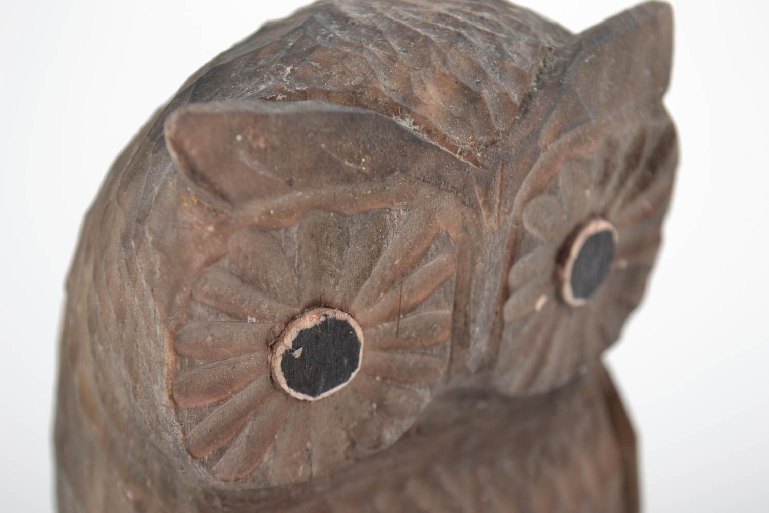 Handmade beautiful carved dark wooden figurine of owl for table decoration photo 3