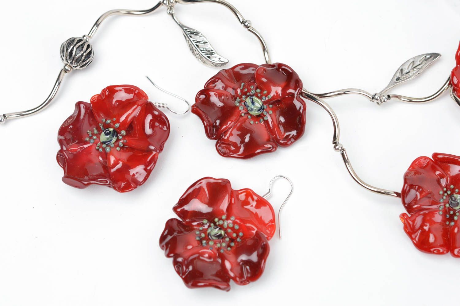 Bijoux fait main Collier en verre Boucles d'oreilles design fleurs rouges photo 3
