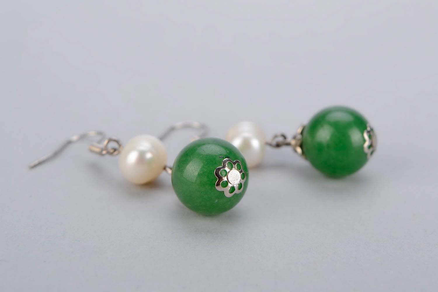 Earrings with freshwater pearls and greenstone photo 5