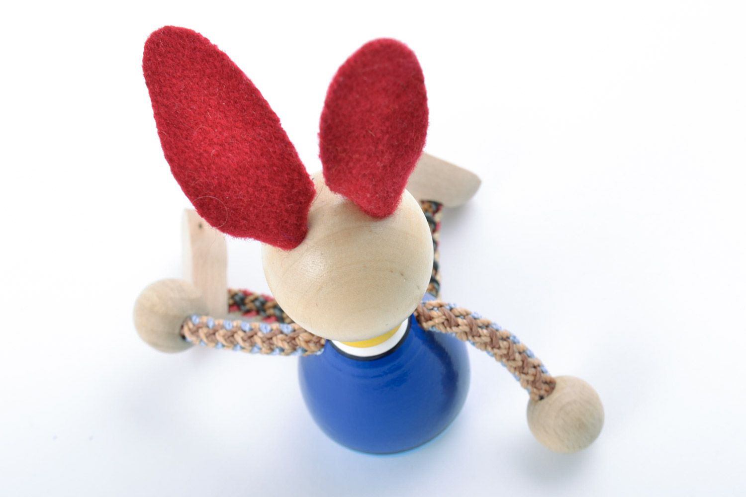 Деревянная игрушка зайчик ручной работы с росписью эко-красками для детей фото 5