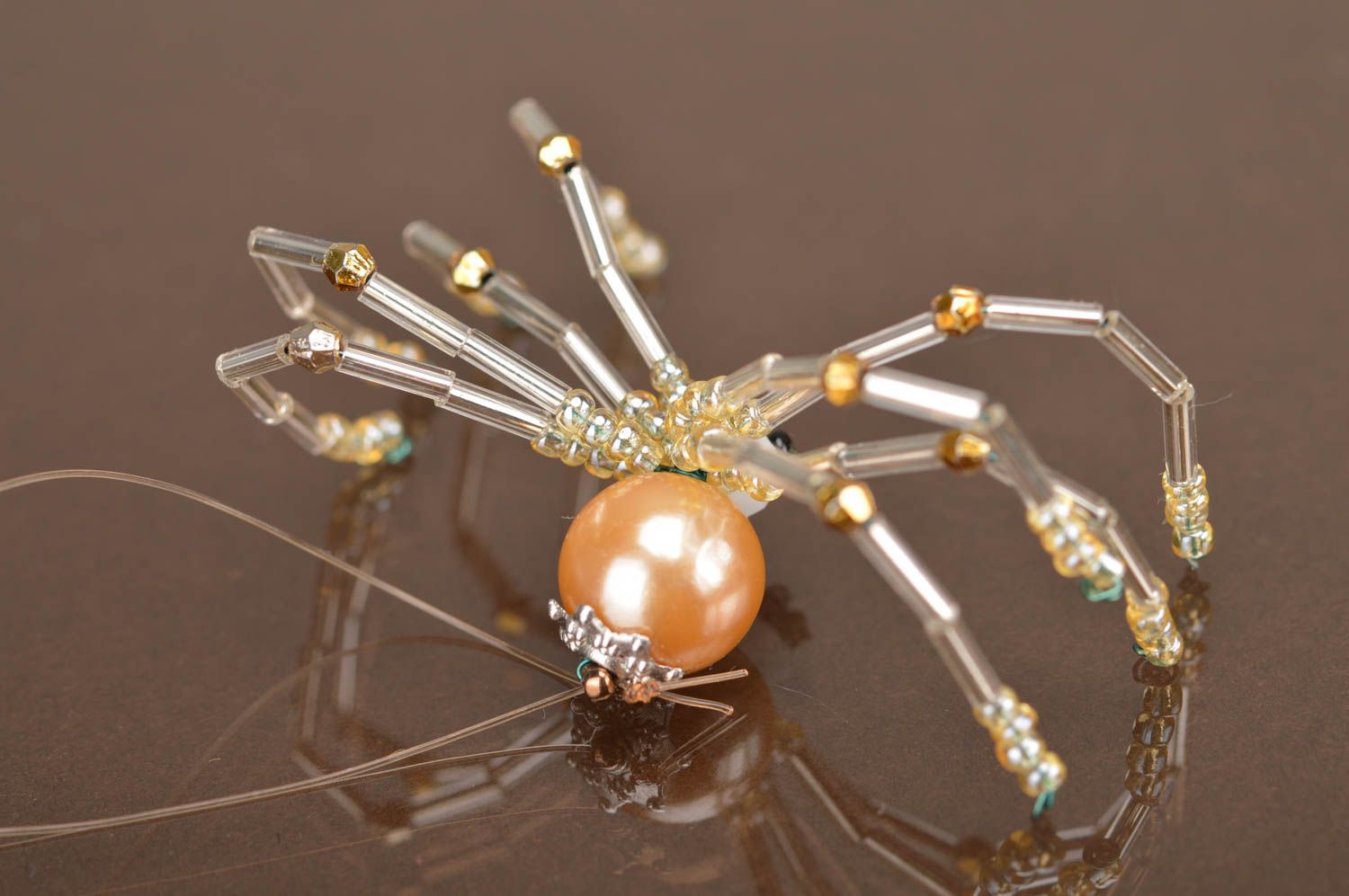 Deko Anhänger aus Glasperlen Spinne klein in Gold handgemacht künstlerisch schön foto 5