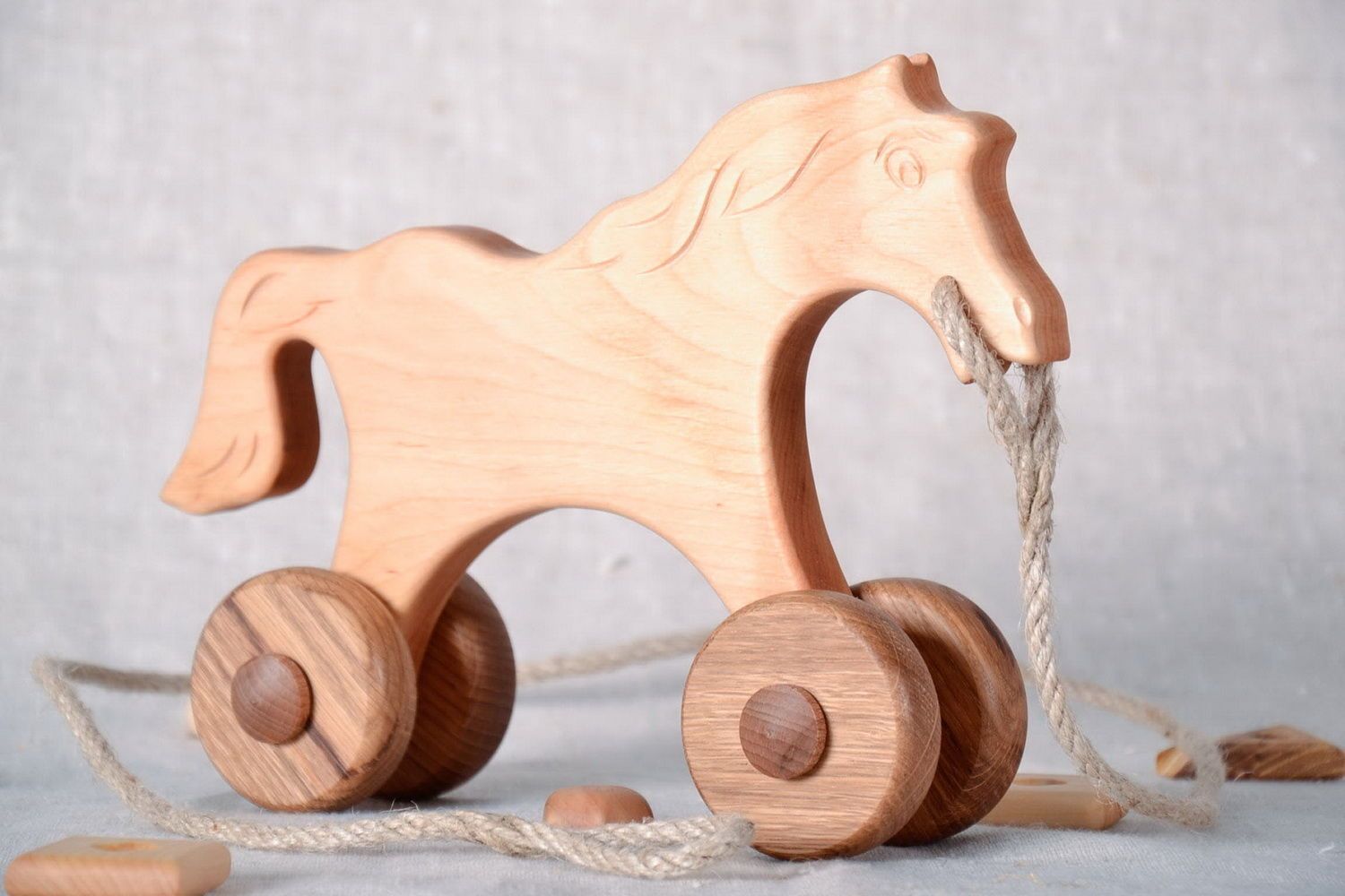 Nachziehtier Pferd aus Holz foto 1