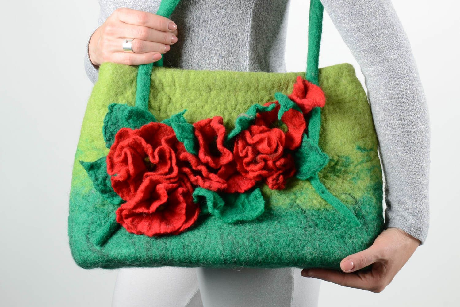 Sac à main vert Sac de laine fait main avec fleurs rouges Accessoire femme photo 2