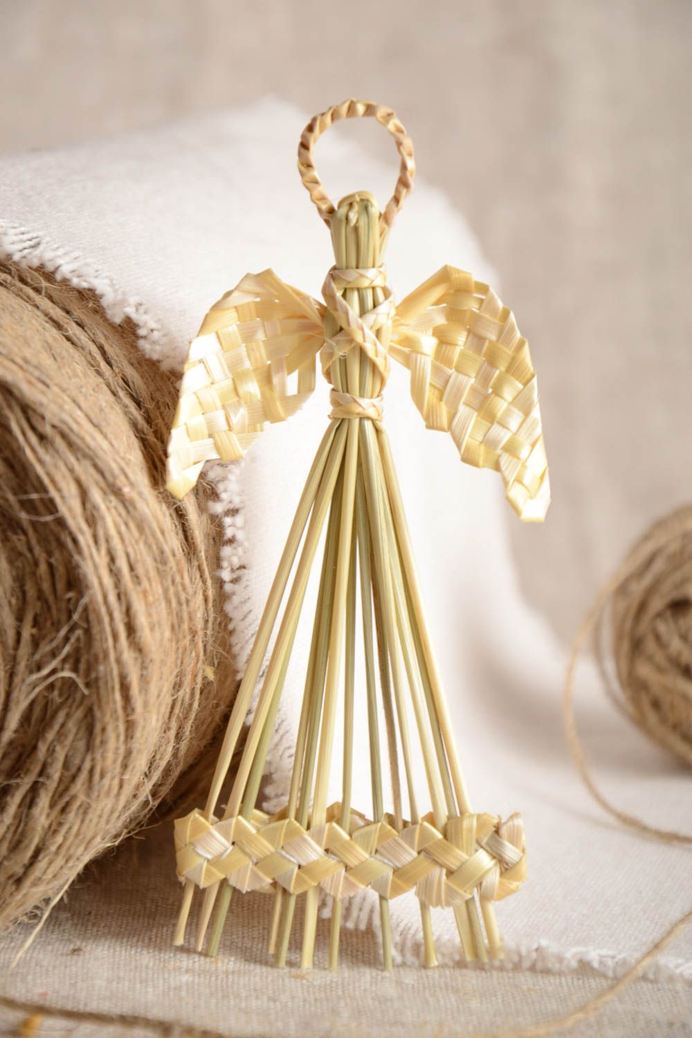 Интерьерная подвеска плетеная из соломы в виде ангела ручной работы украшение фото 1