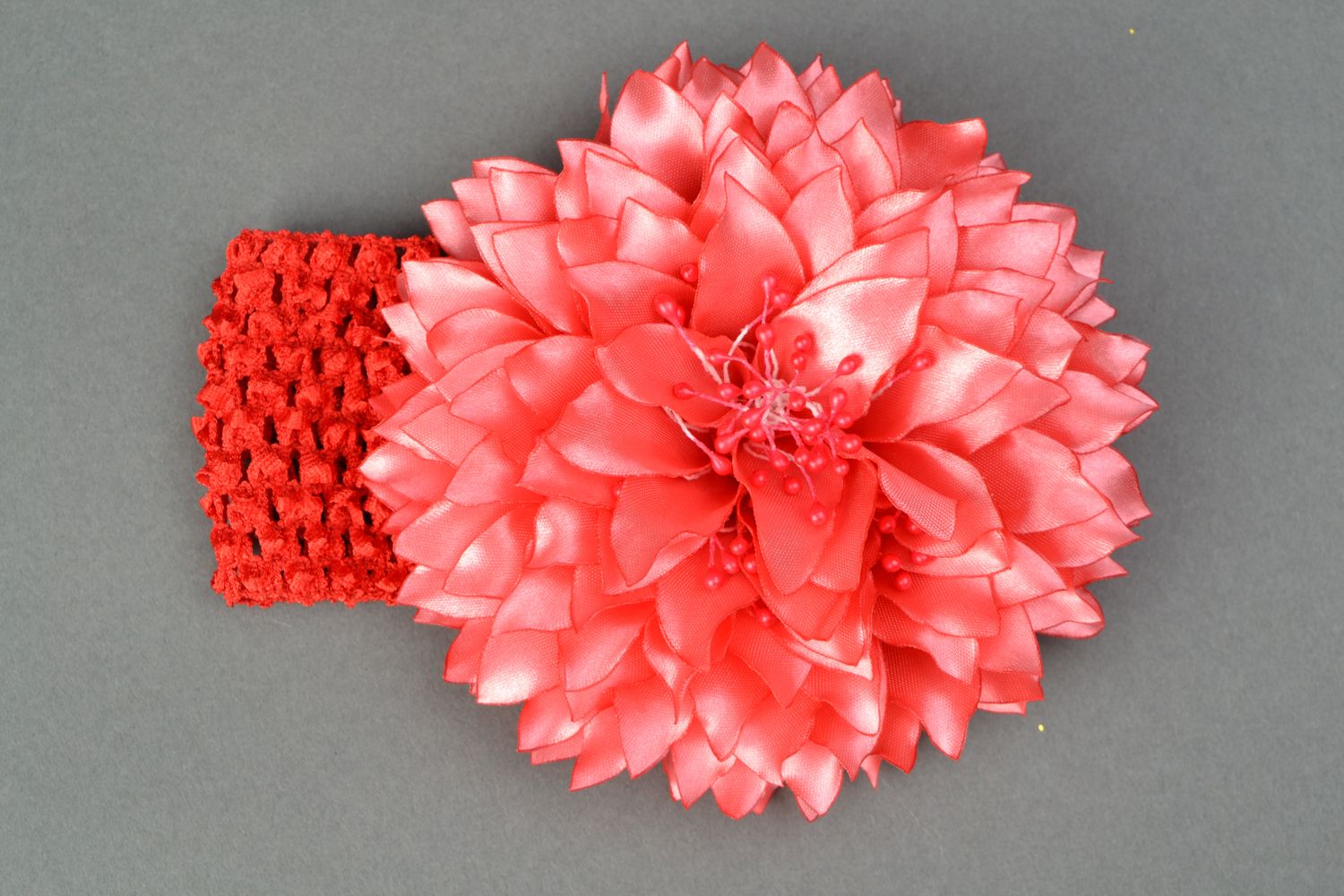 Handgemachtes Haarband mit Blume aus Bändern Dahlien foto 1