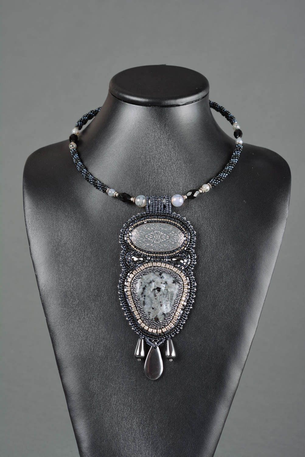 Collier perles de rocaille Bijou fait main pierres design Accessoire femme photo 2