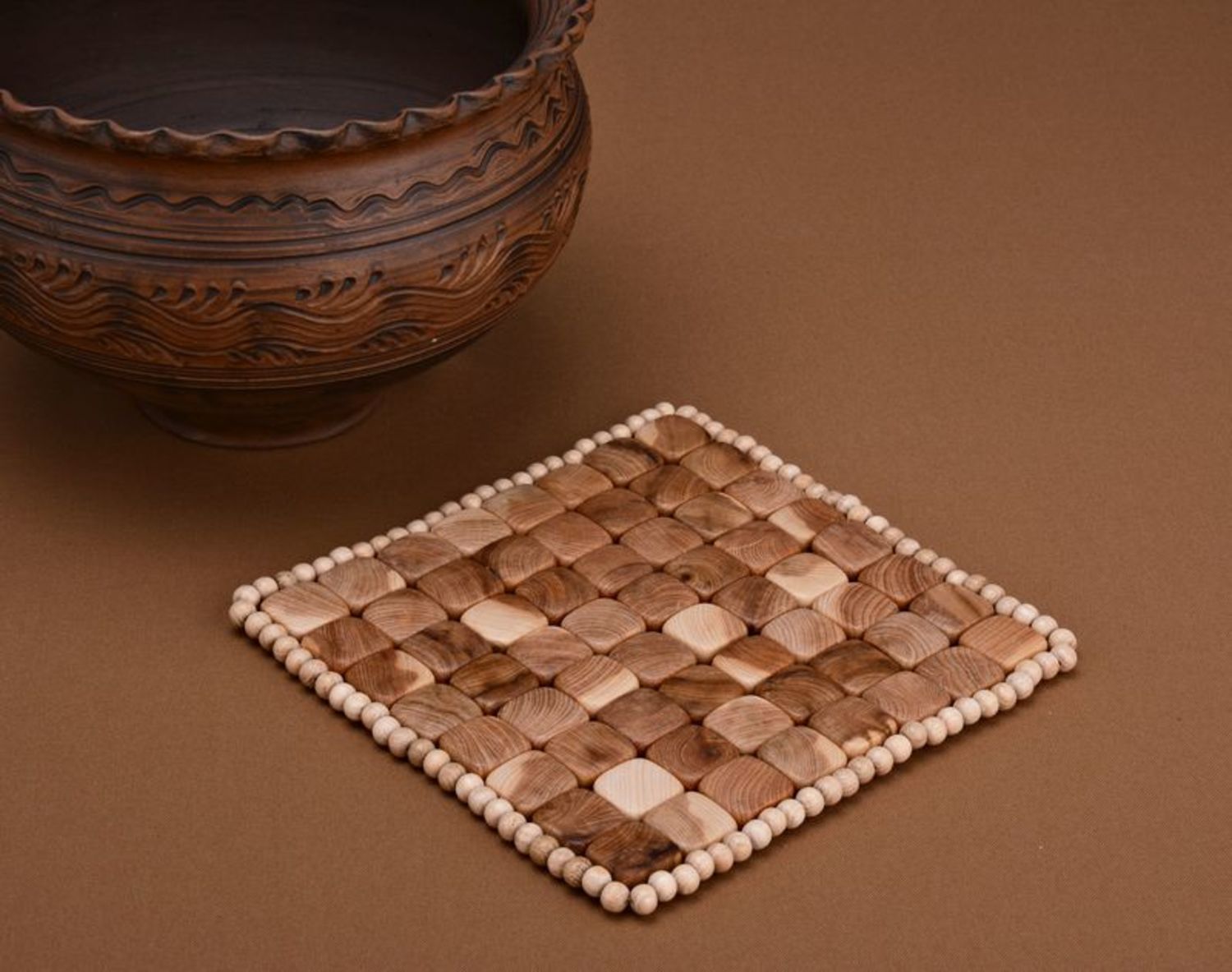 Dessous plat original de petits carrés de bois photo 4