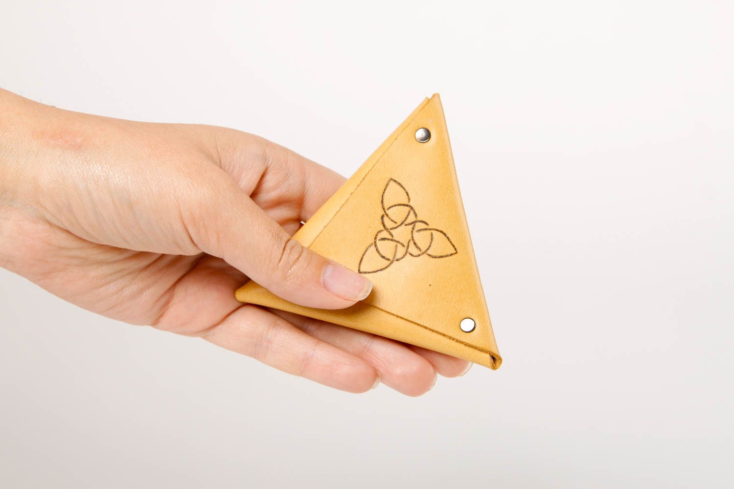 Женский кошелек подарок ручной работы бежевый треугольный кошелек для монет фото 2
