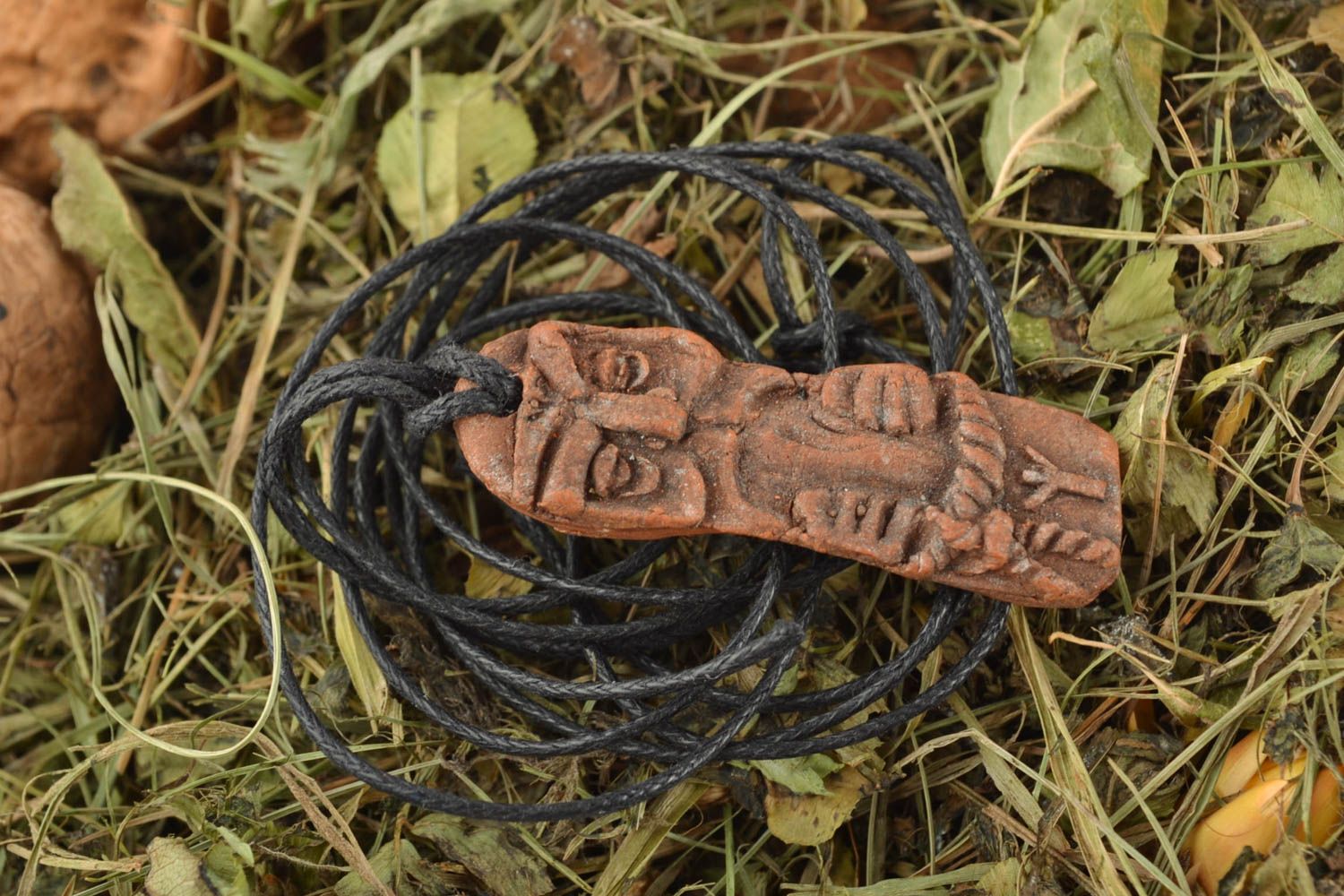 Pendentif en argile fait main amulette accessoire dans le style ethnique photo 1