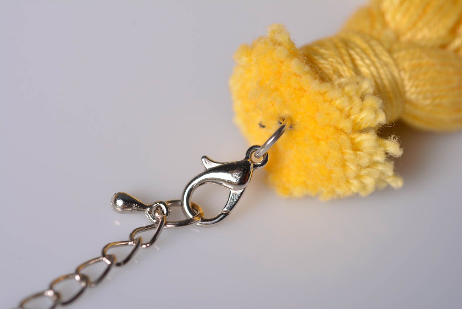 Collar hecho a mano amarillo celeste bisutería de moda accesorio para mujeres  foto 5
