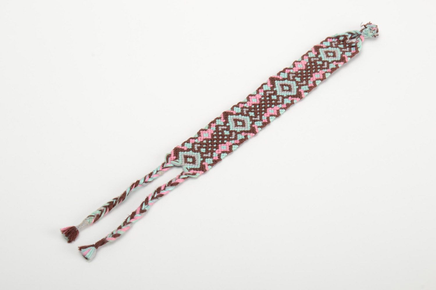 Оригинальная фенечка из ниток мулине браслет косого плетения ручной работы фото 2