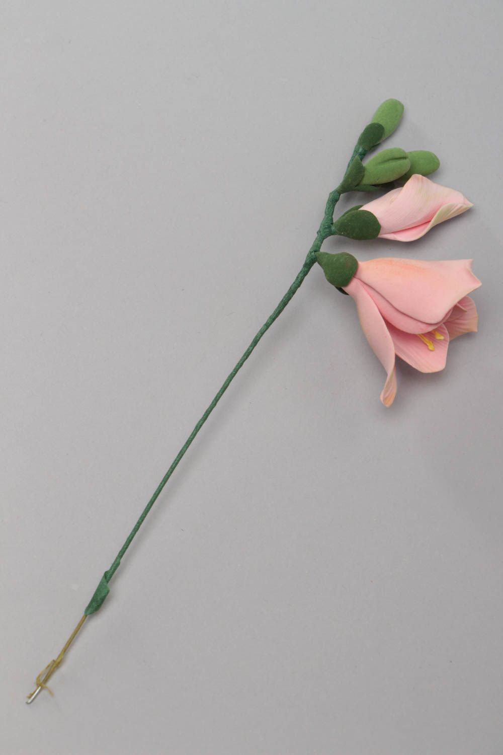 Flor decorativa de arcilla polimérica fresia artificial artesanal rosada foto 4
