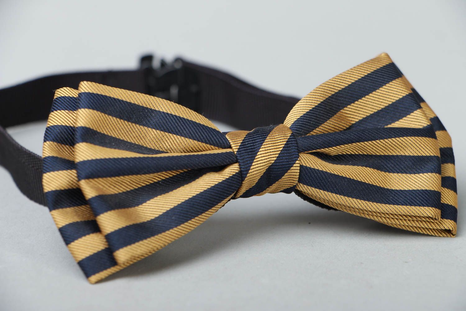 Striped bow tie photo 2