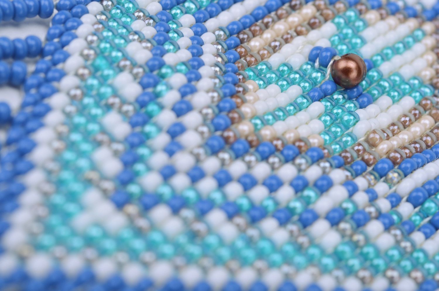 Collar de abalorios checos azul largo con ornamentos en estilo étnico artesanal foto 4