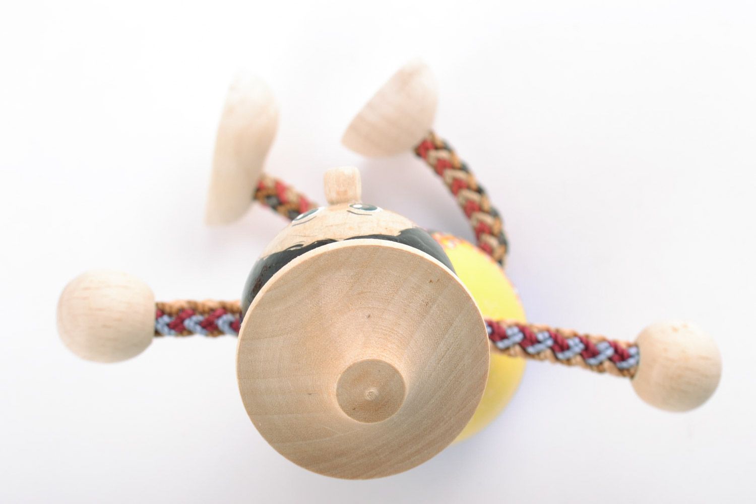 Künstlerisches schönes handmade Spielzeug aus Holz für Kinder und Dekor foto 5