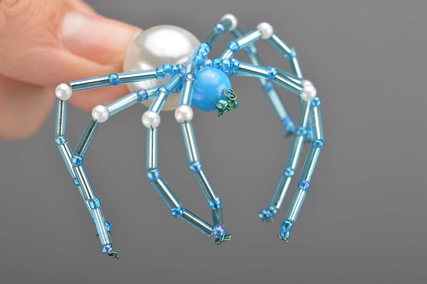 Araignée décorative bleu blanc en perles de rocaille faite main originale photo 3