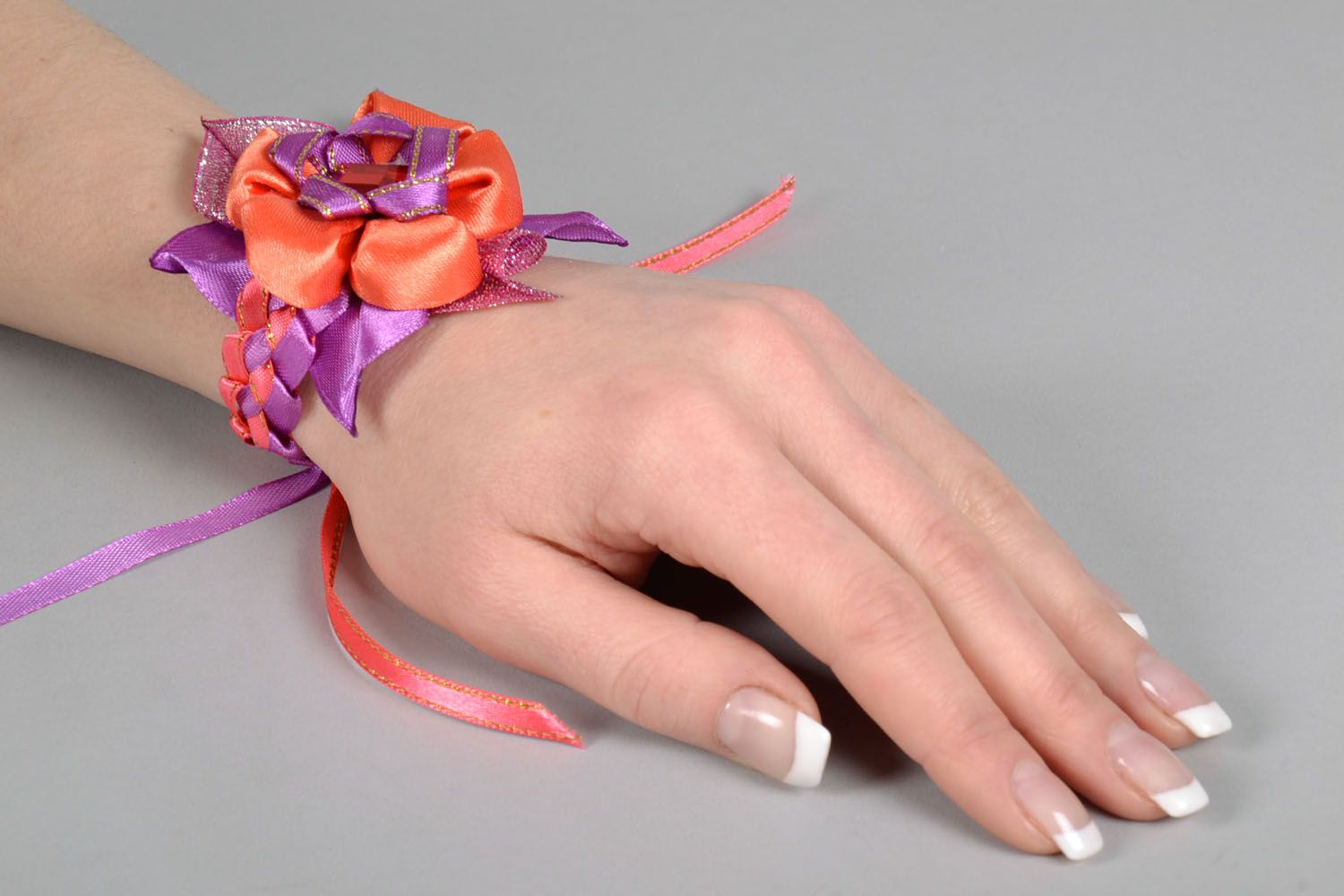 Boutonnière artisanale faite main pour demoiselle d'honneur photo 5