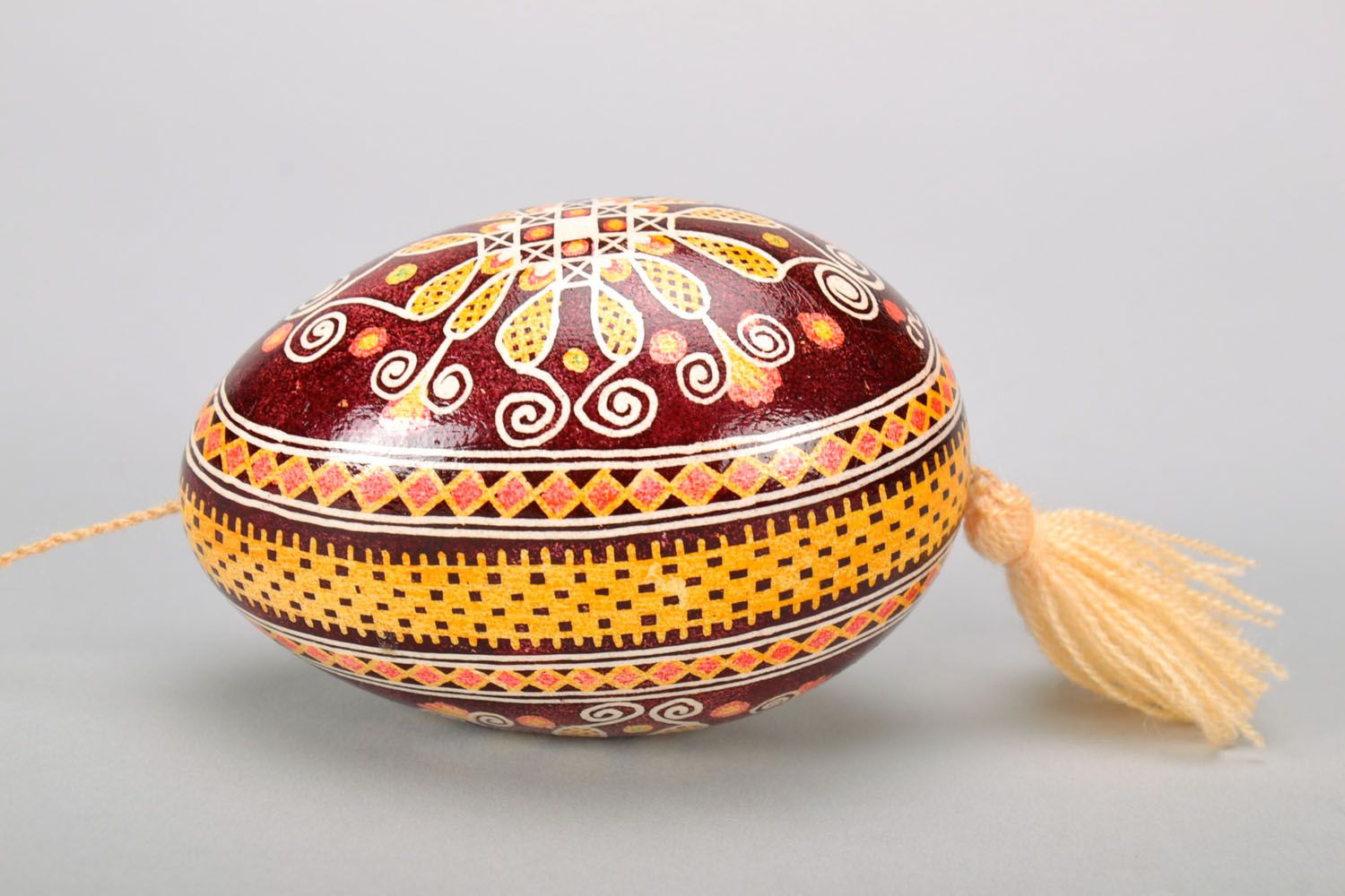 Oeuf de Pâques décoratif fait main original peint avec ornement ethnique photo 3