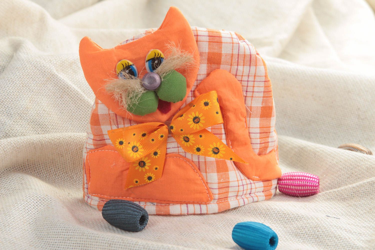 Игрушка грелка на чашку с котом оранжевая яркая небольшая ручной работы фото 1
