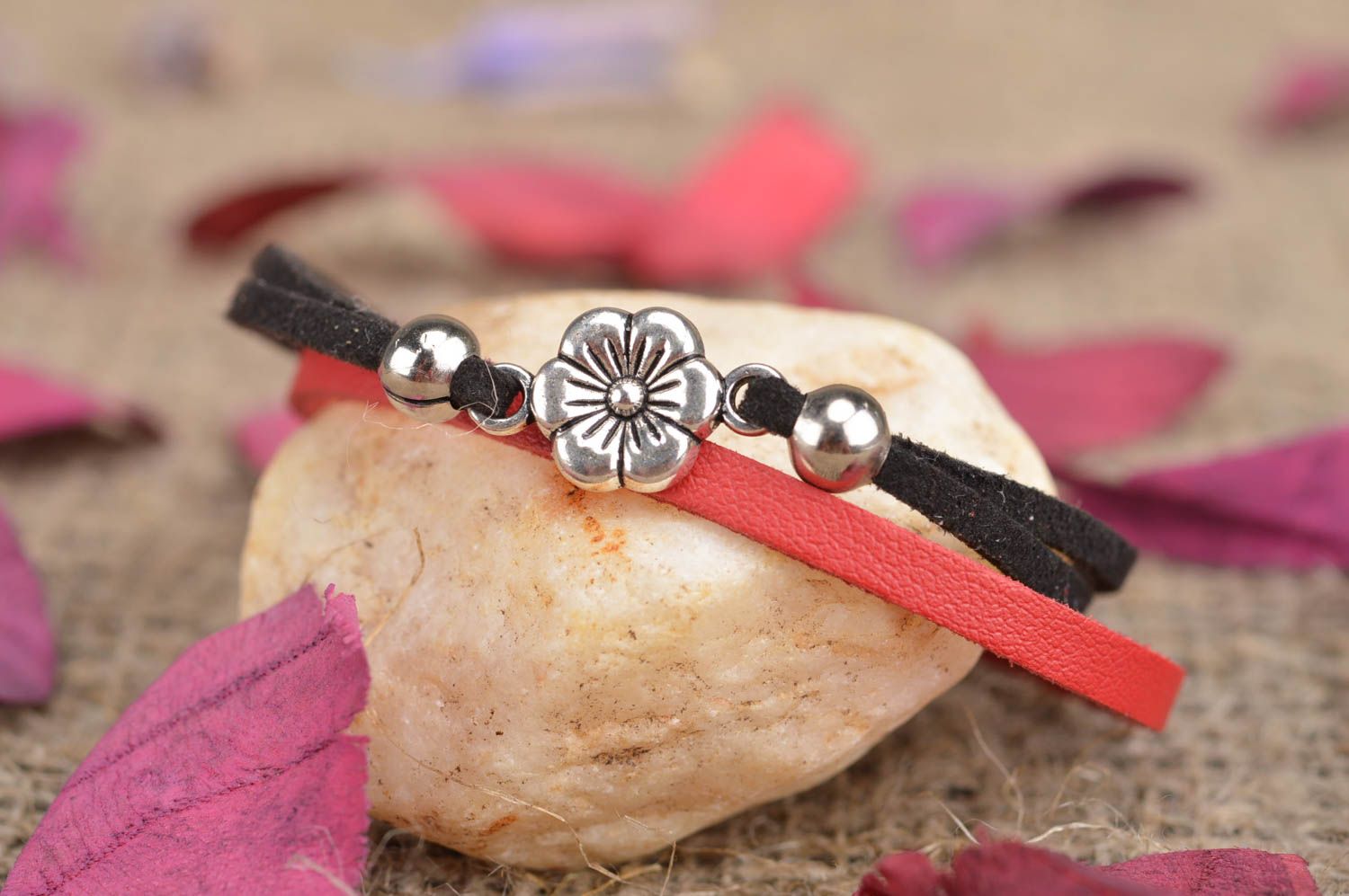 Leather bracelet handmade jewelry summer accessory with flower red and black photo 1